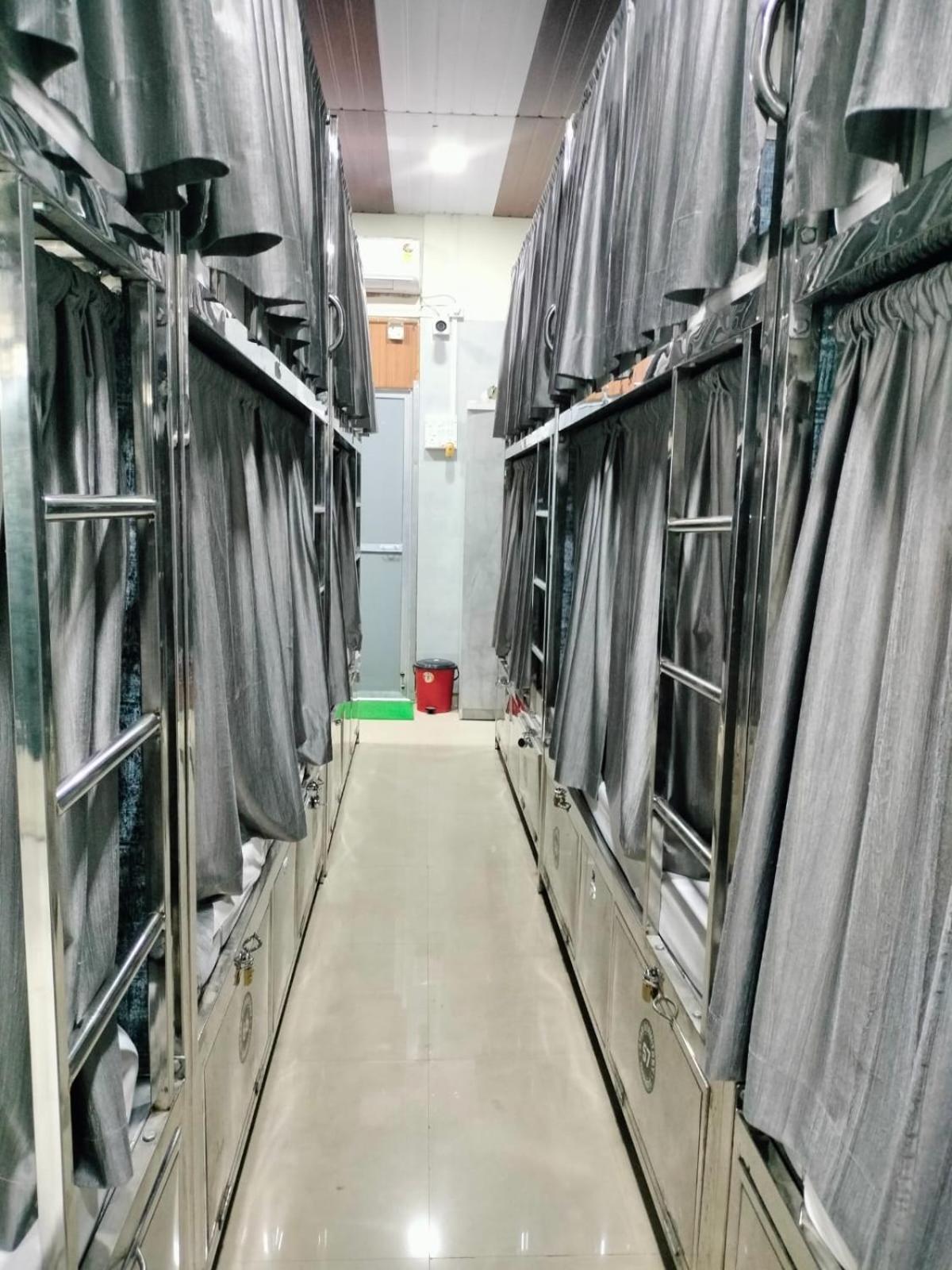 Star Dormitory Mumbai  Buitenkant foto