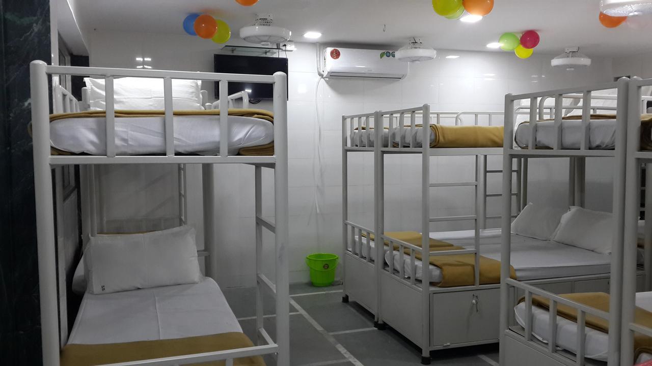 Star Dormitory Mumbai  Buitenkant foto