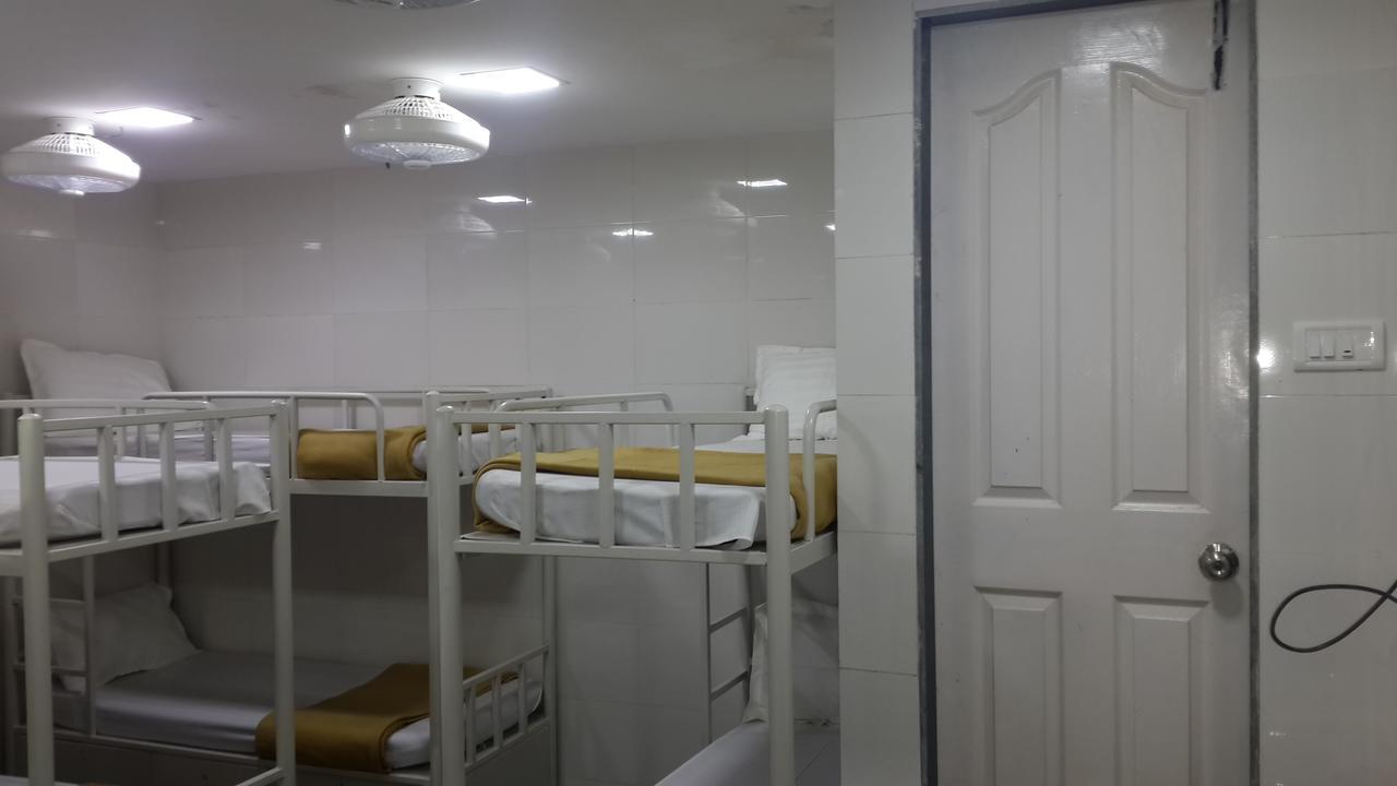 Star Dormitory Mumbai  Buitenkant foto