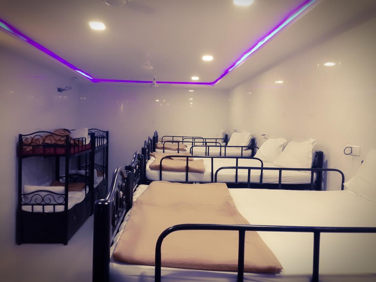 Star Dormitory Mumbai  Buitenkant foto