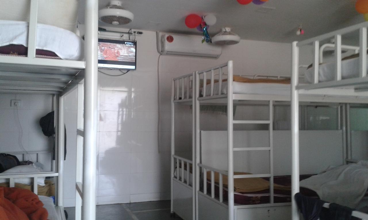 Star Dormitory Mumbai  Buitenkant foto