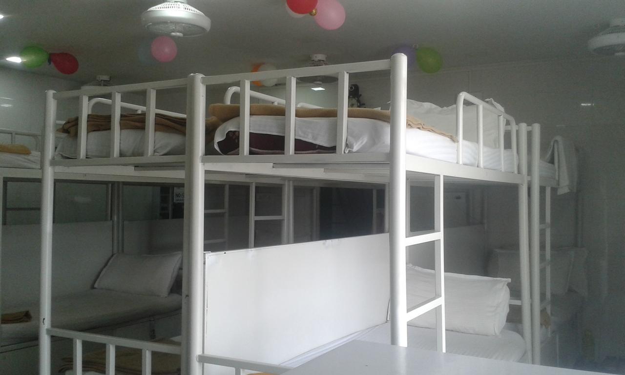 Star Dormitory Mumbai  Buitenkant foto