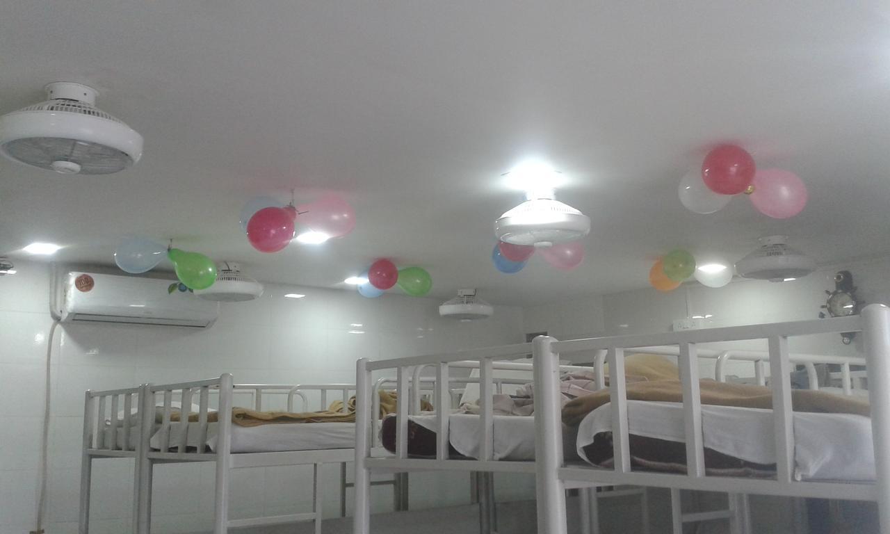 Star Dormitory Mumbai  Buitenkant foto