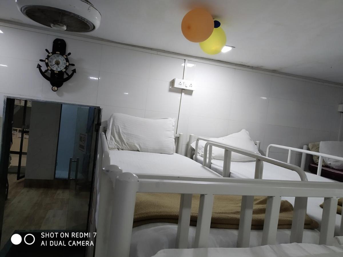 Star Dormitory Mumbai  Buitenkant foto