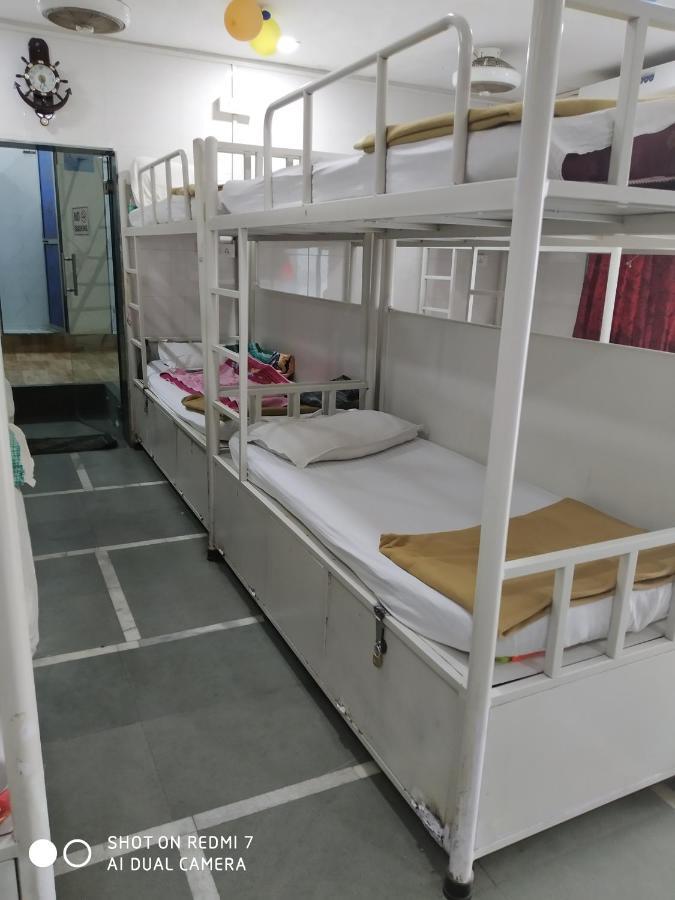 Star Dormitory Mumbai  Buitenkant foto