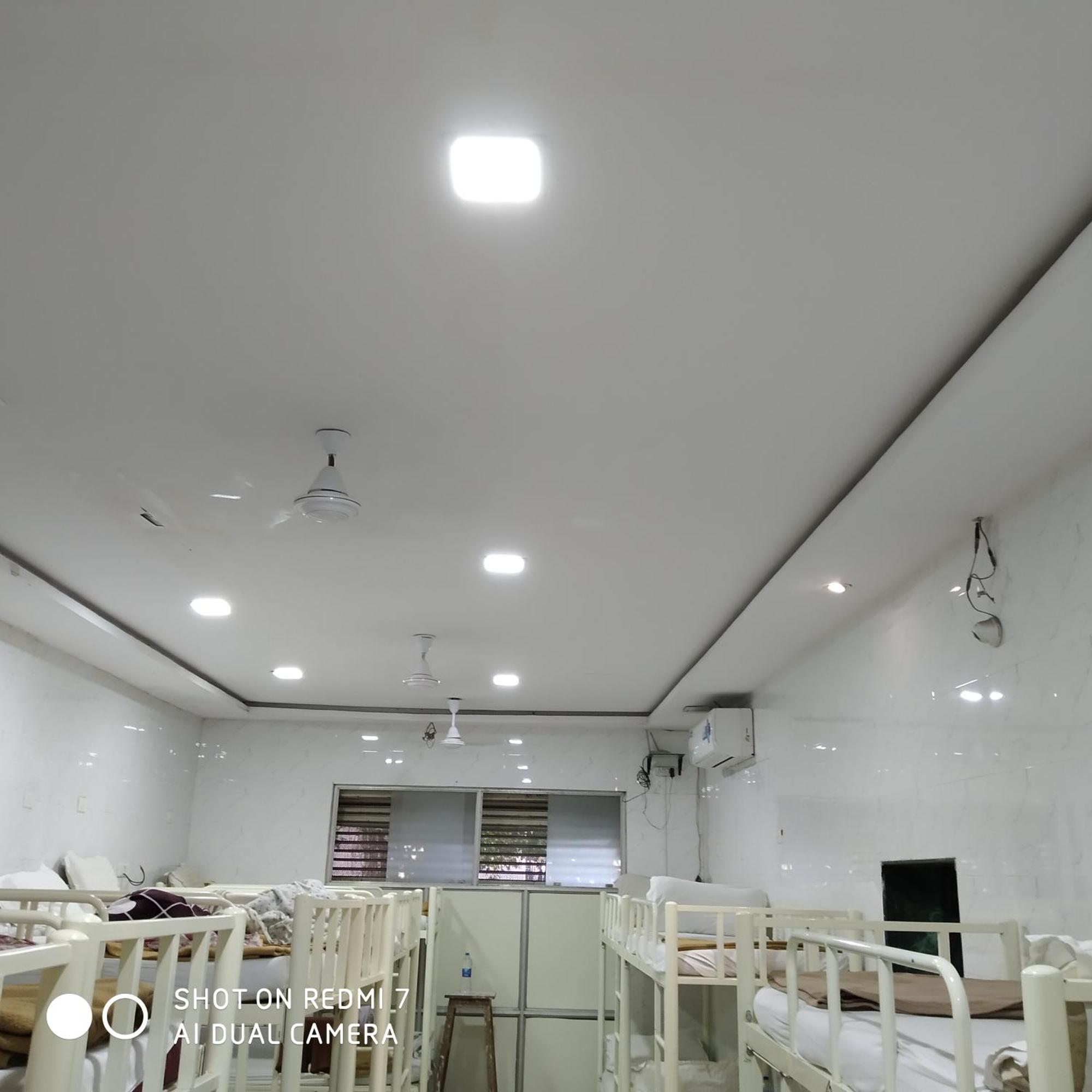 Star Dormitory Mumbai  Buitenkant foto