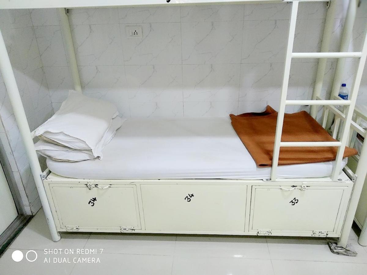 Star Dormitory Mumbai  Buitenkant foto