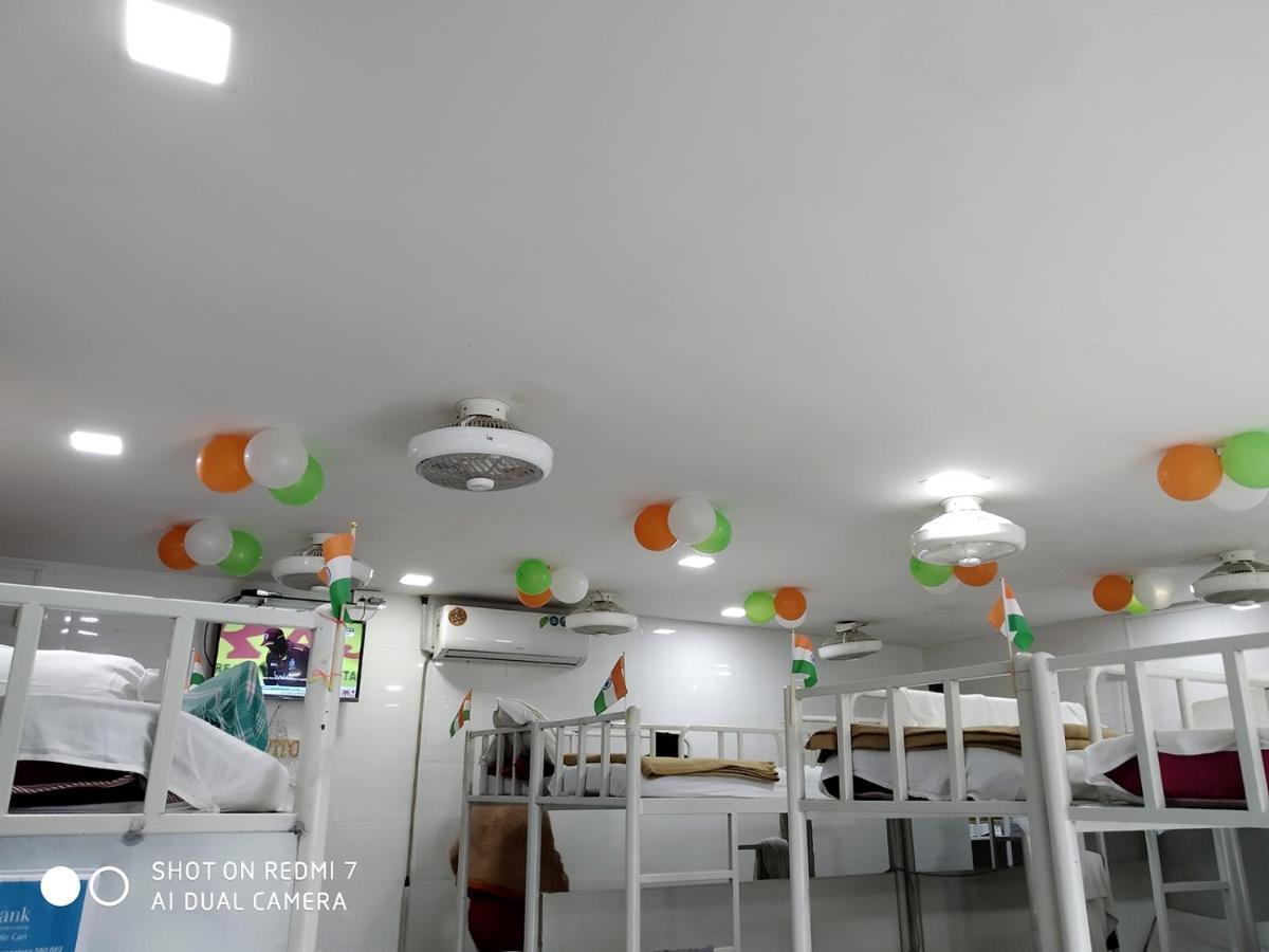 Star Dormitory Mumbai  Buitenkant foto