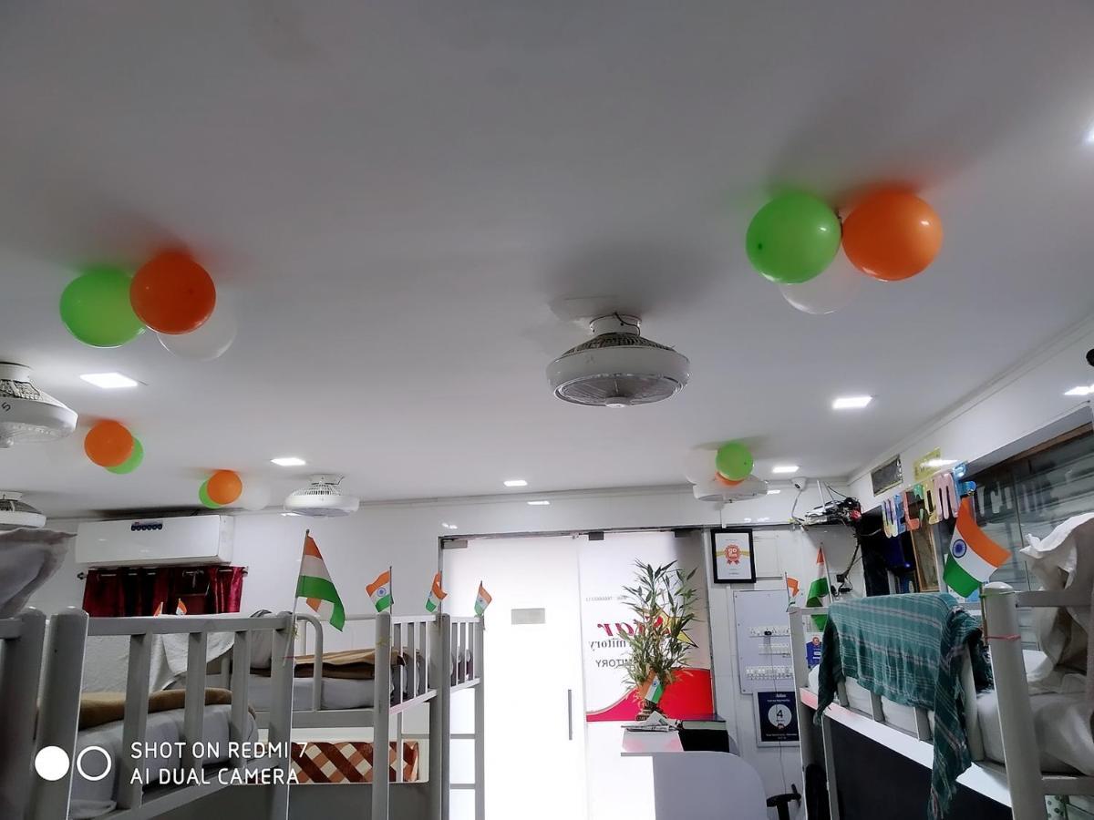 Star Dormitory Mumbai  Buitenkant foto
