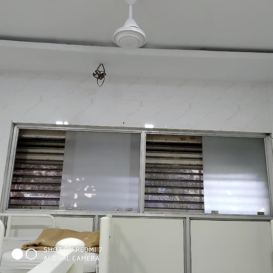 Star Dormitory Mumbai  Buitenkant foto