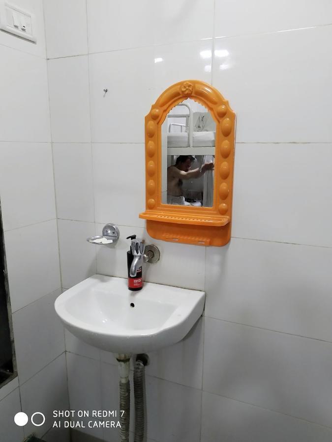 Star Dormitory Mumbai  Buitenkant foto